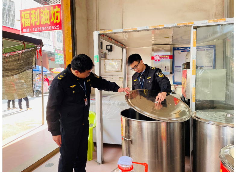 平南全力守护春节市场秩序